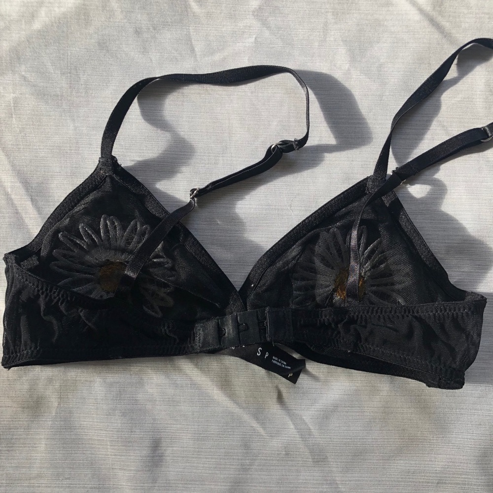 Urban Outfitters Daisy Bralette - Picture 2 of 4
